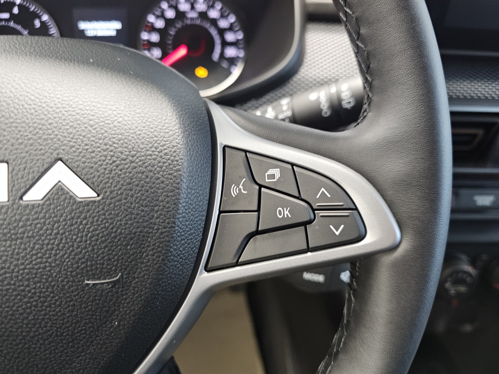 Dacia Sandero  bei Hoffmann Automobile in Wolfsburg kaufen und sofort mitnehmen - Bild 9