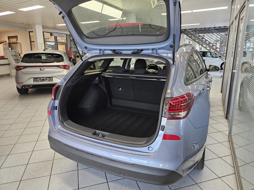 Hyundai i30 Kombi  bei Hoffmann Automobile in Wolfsburg kaufen und sofort mitnehmen - Bild 2