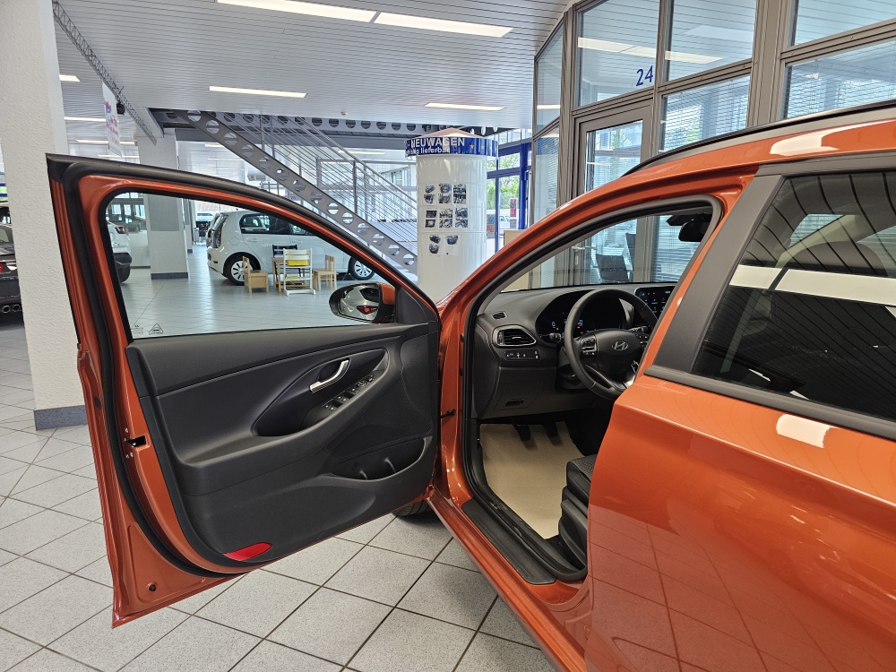 Hyundai i30 Kombi  bei Hoffmann Automobile in Wolfsburg kaufen und sofort mitnehmen - Bild 18