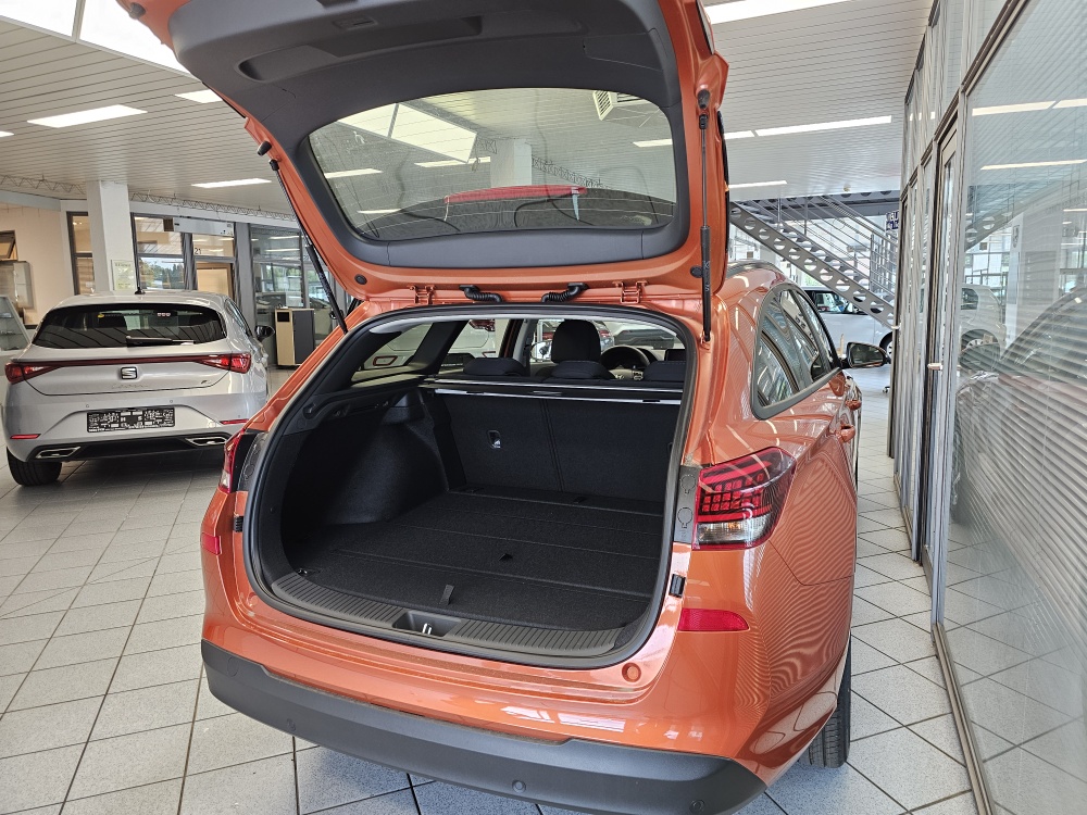 Hyundai i30 Kombi  bei Hoffmann Automobile in Wolfsburg kaufen und sofort mitnehmen - Bild 2