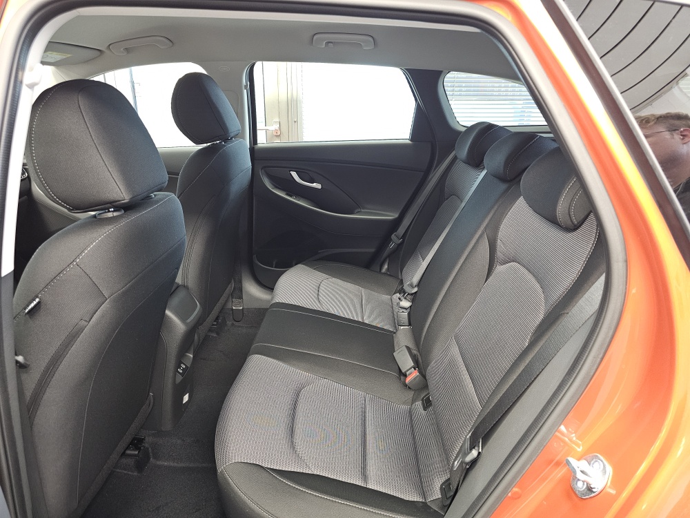 Hyundai i30 Kombi  bei Hoffmann Automobile in Wolfsburg kaufen und sofort mitnehmen - Bild 4
