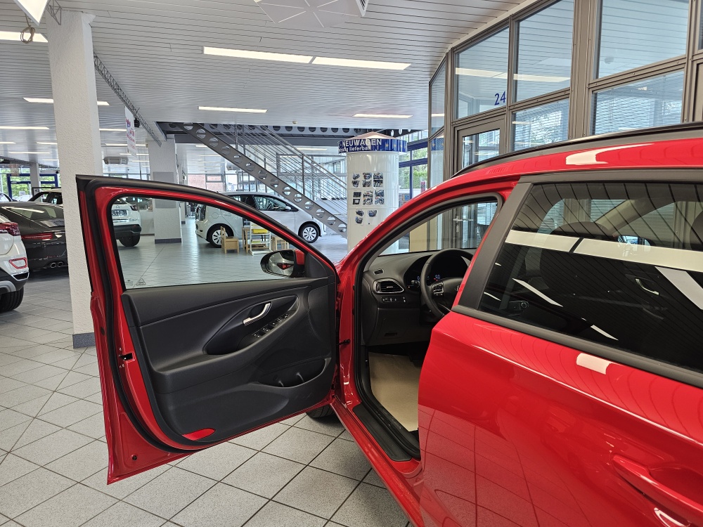 Hyundai i30 Kombi  bei Hoffmann Automobile in Wolfsburg kaufen und sofort mitnehmen - Bild 18