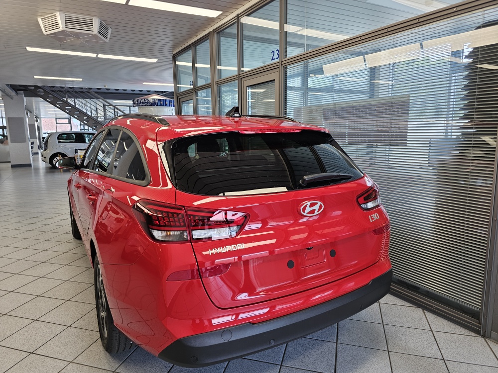 Hyundai i30 Kombi  bei Hoffmann Automobile in Wolfsburg kaufen und sofort mitnehmen - Bild 3