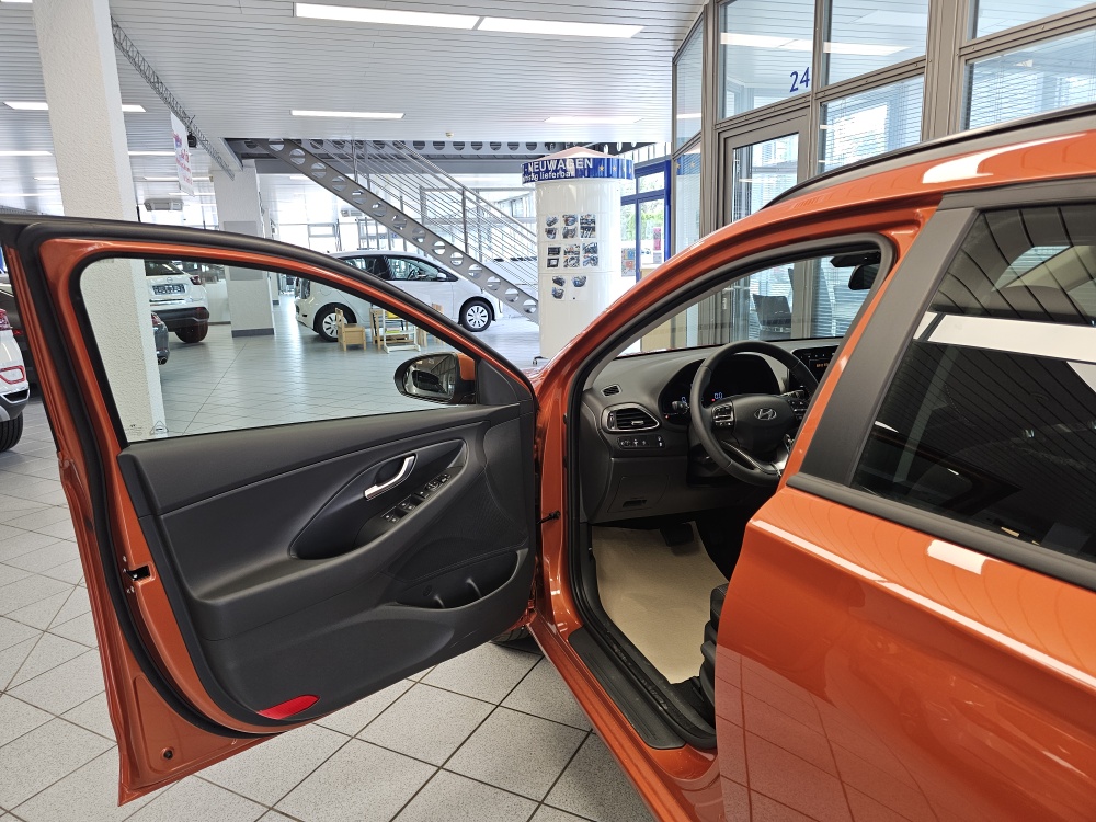 Hyundai i30 Kombi  bei Hoffmann Automobile in Wolfsburg kaufen und sofort mitnehmen - Bild 18