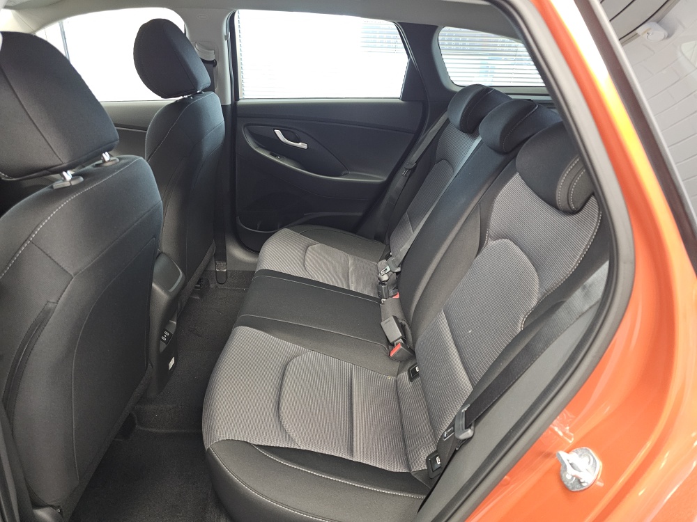 Hyundai i30 Kombi  bei Hoffmann Automobile in Wolfsburg kaufen und sofort mitnehmen - Bild 4