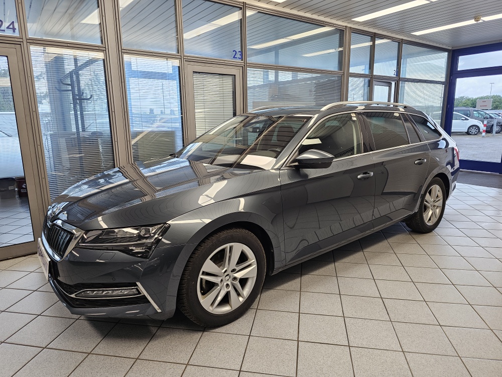 Skoda Superb  bei Hoffmann Automobile in Wolfsburg kaufen und sofort mitnehmen - Bild 1
