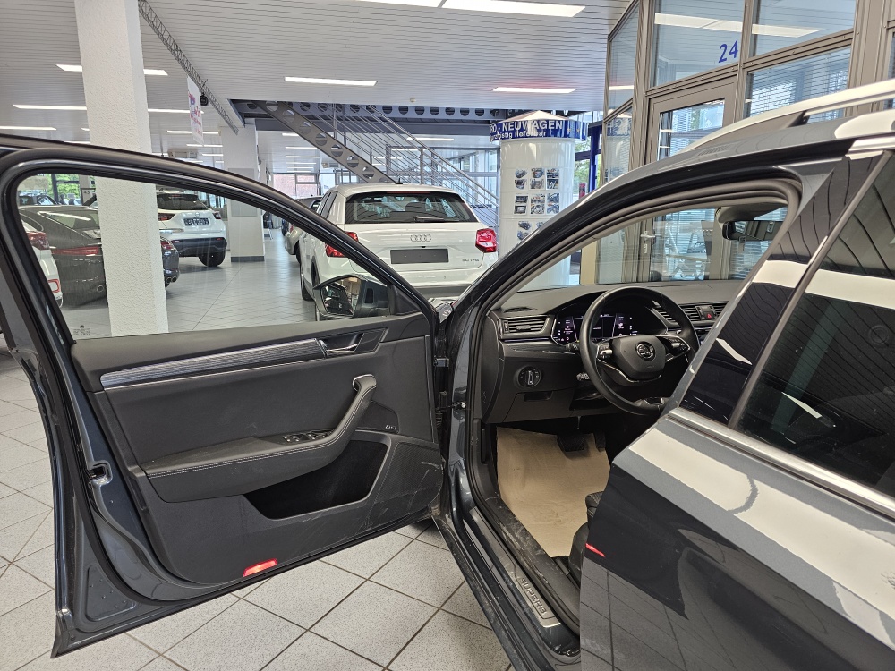 Skoda Superb  bei Hoffmann Automobile in Wolfsburg kaufen und sofort mitnehmen - Bild 21