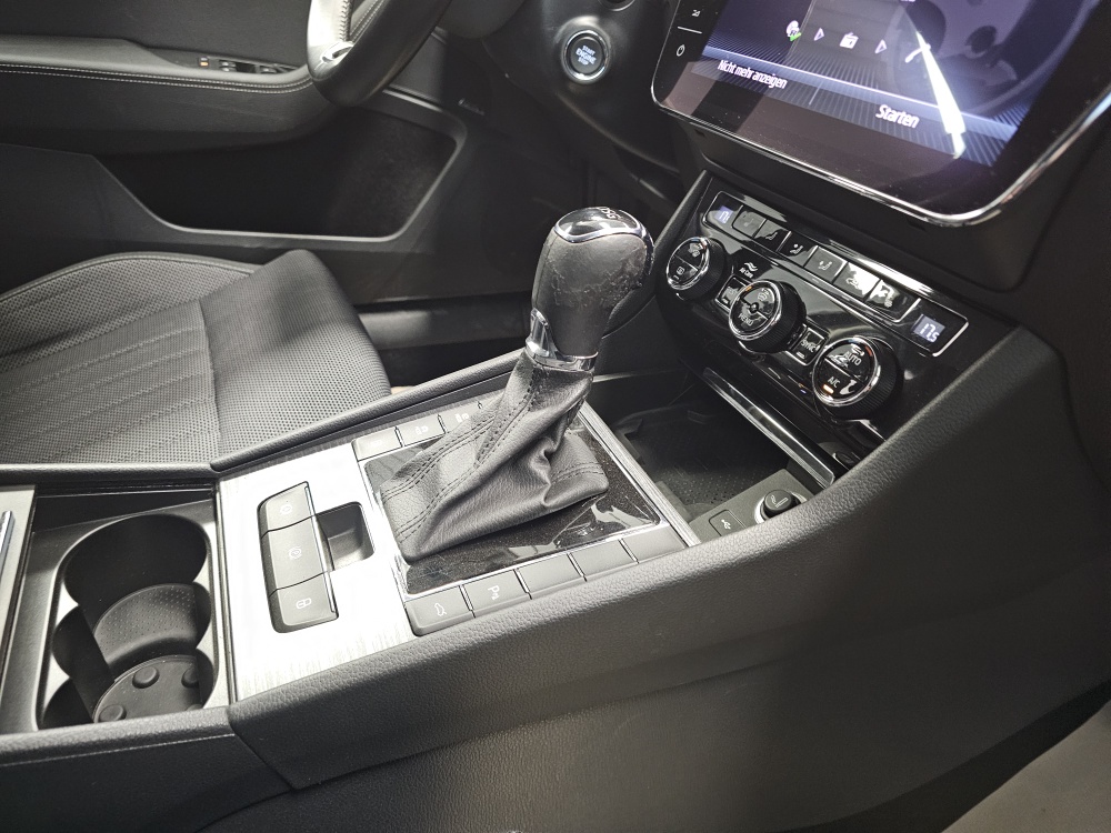 Skoda Superb  bei Hoffmann Automobile in Wolfsburg kaufen und sofort mitnehmen - Bild 9