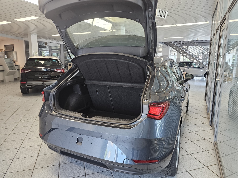 Seat Leon  bei Hoffmann Automobile in Wolfsburg kaufen und sofort mitnehmen - Bild 2