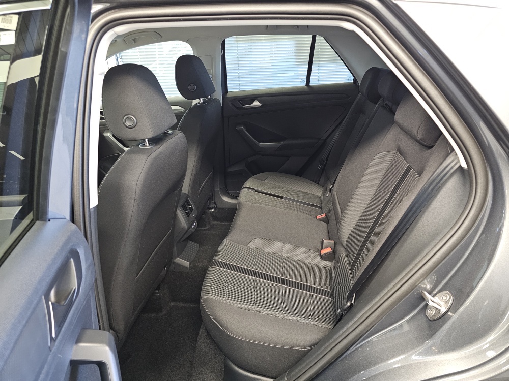VW T-Roc  bei Hoffmann Automobile in Wolfsburg kaufen und sofort mitnehmen - Bild 5