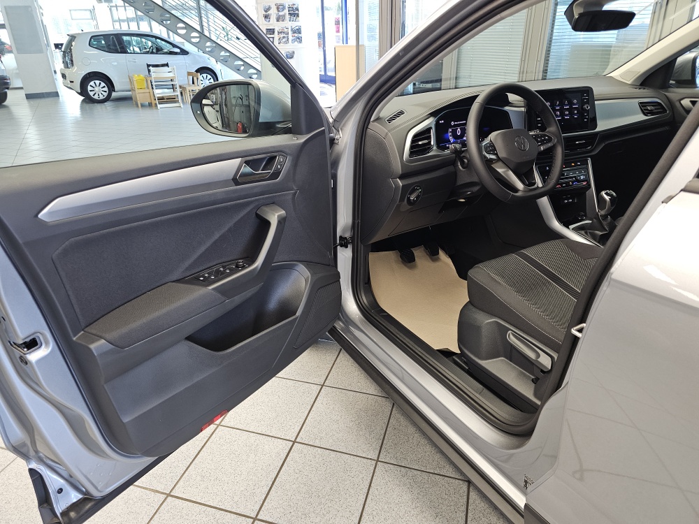 VW T-Roc bei Hoffmann Automobile in Wolfsburg kaufen und sofort mitnehmen - Bild 22