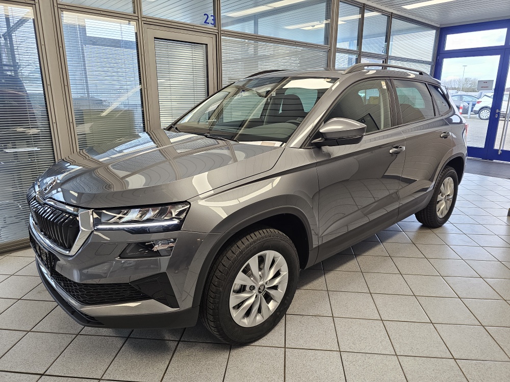 Skoda Karoq Selection für nur 33.450,- € bei Hoffmann Automobile in Wolfsburg kaufen und sofort mitnehmen