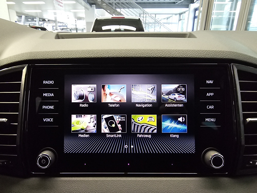 Skoda Karoq bei Hoffmann Automobile in Wolfsburg kaufen und sofort mitnehmen - Bild 11