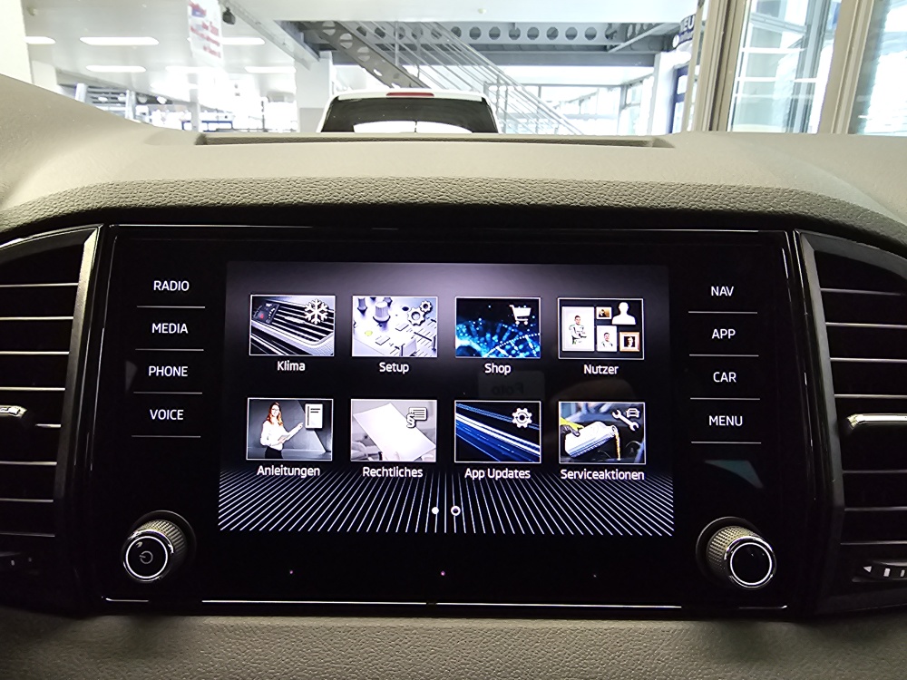 Skoda Karoq bei Hoffmann Automobile in Wolfsburg kaufen und sofort mitnehmen - Bild 12