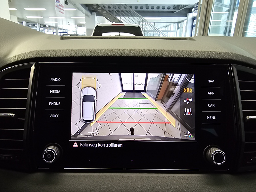 Skoda Karoq bei Hoffmann Automobile in Wolfsburg kaufen und sofort mitnehmen - Bild 17