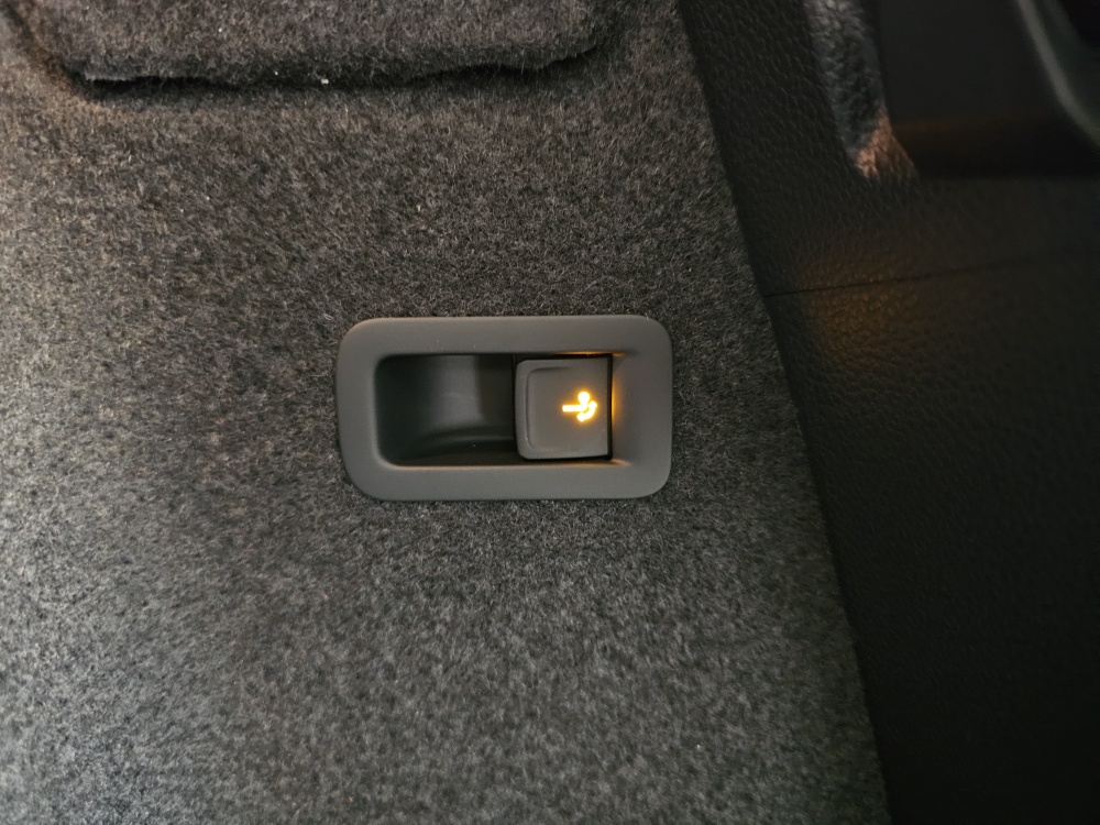 Skoda Karoq bei Hoffmann Automobile in Wolfsburg kaufen und sofort mitnehmen - Bild 4