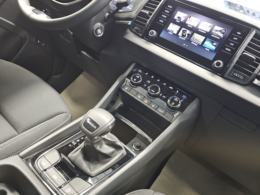 Skoda Karoq bei Hoffmann Automobile in Wolfsburg kaufen und sofort mitnehmen - Bild 9