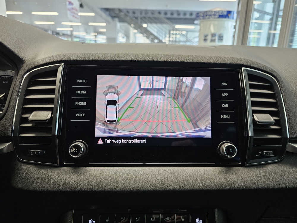 Skoda Karoq  bei Hoffmann Automobile in Wolfsburg kaufen und sofort mitnehmen - Bild 12