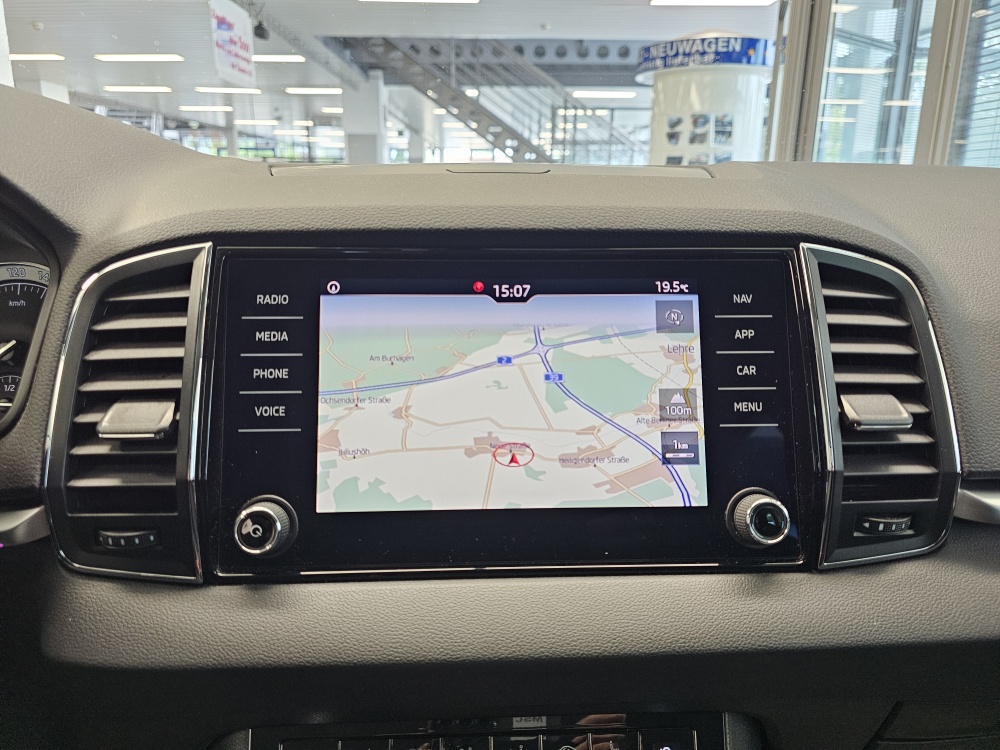 Skoda Karoq  bei Hoffmann Automobile in Wolfsburg kaufen und sofort mitnehmen - Bild 9