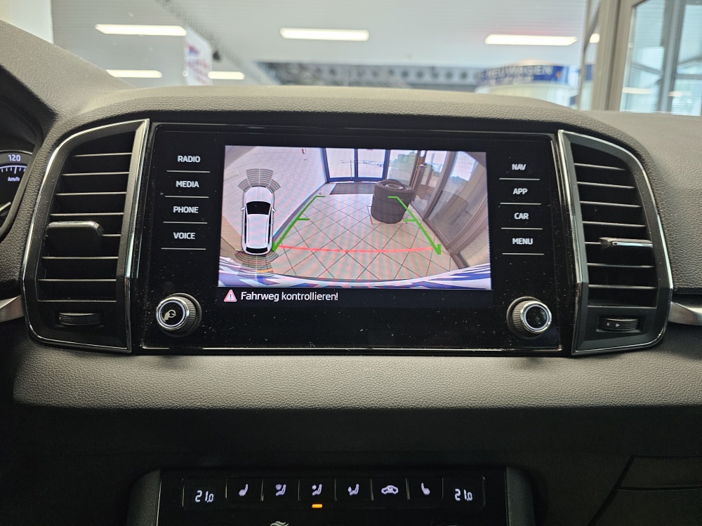 Skoda Karoq  bei Hoffmann Automobile in Wolfsburg kaufen und sofort mitnehmen - Bild 11
