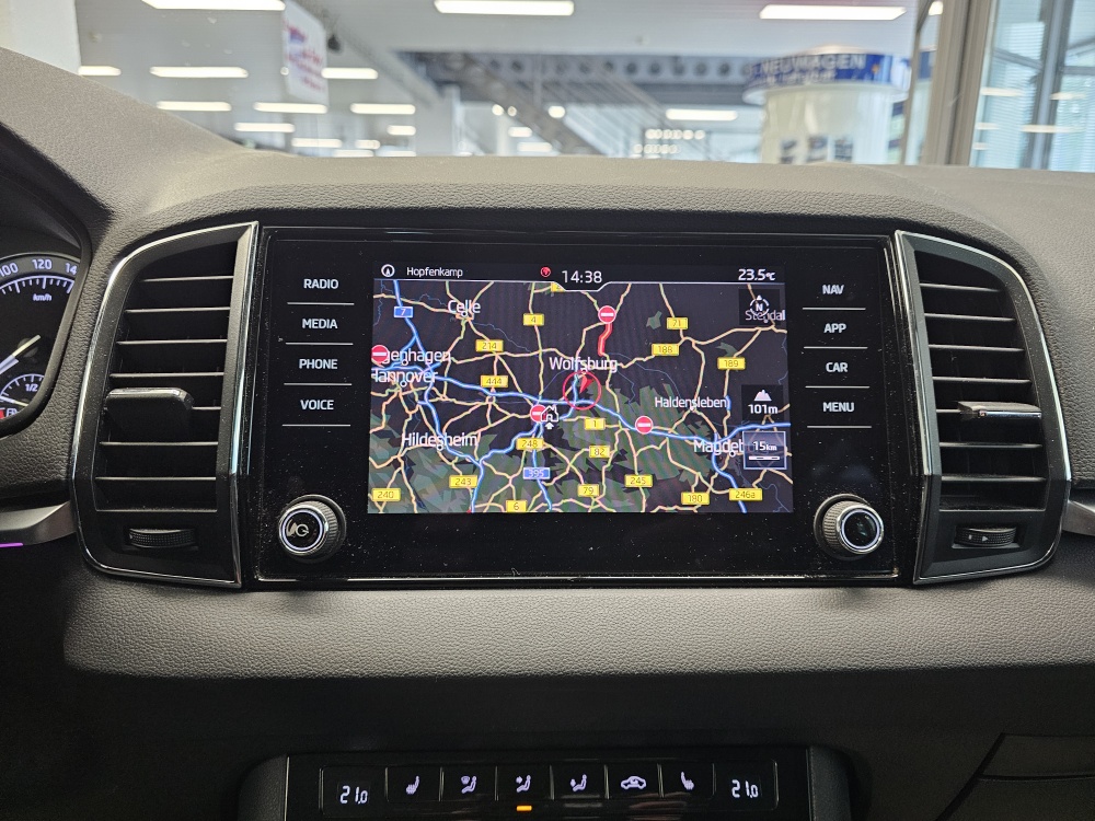 Skoda Karoq  bei Hoffmann Automobile in Wolfsburg kaufen und sofort mitnehmen - Bild 9