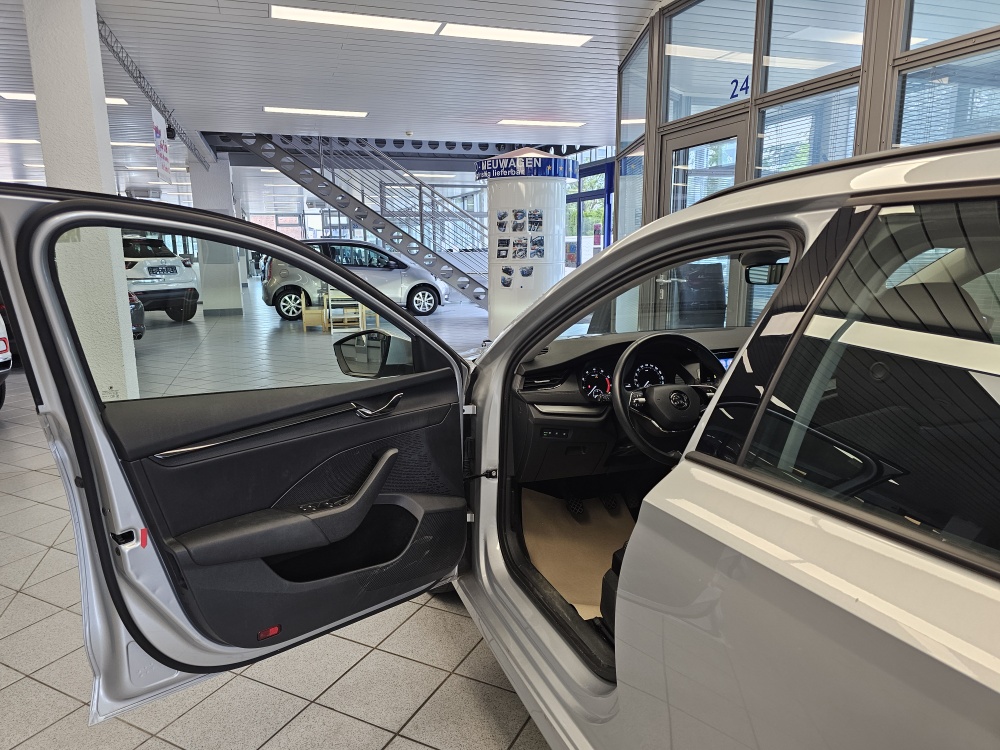 Skoda Octavia Combi  bei Hoffmann Automobile in Wolfsburg kaufen und sofort mitnehmen - Bild 18