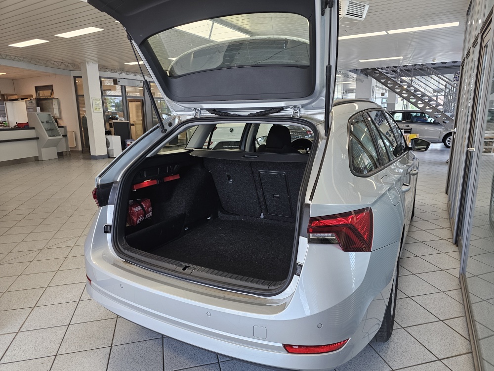 Skoda Octavia Combi  bei Hoffmann Automobile in Wolfsburg kaufen und sofort mitnehmen - Bild 2