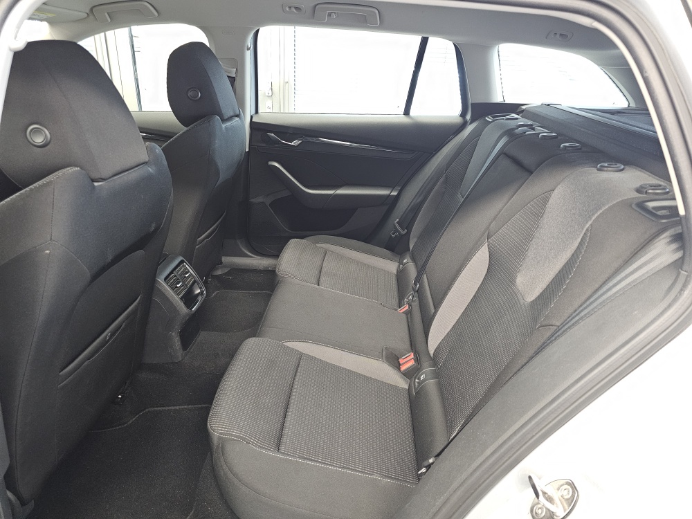 Skoda Octavia Combi  bei Hoffmann Automobile in Wolfsburg kaufen und sofort mitnehmen - Bild 4