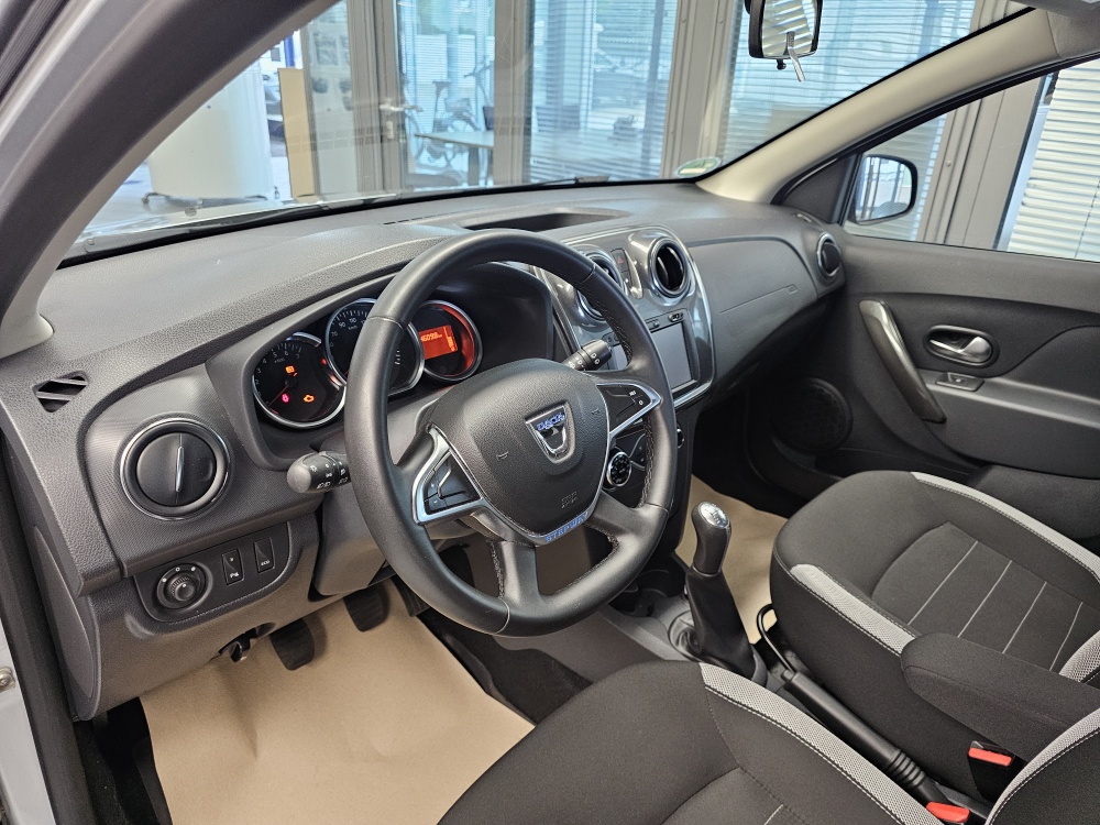 Dacia Sandero  bei Hoffmann Automobile in Wolfsburg kaufen und sofort mitnehmen - Bild 10