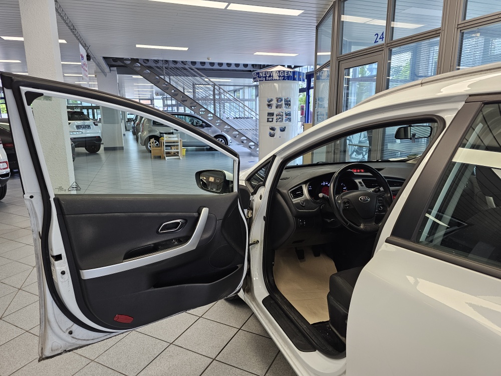 Kia Ceed  bei Hoffmann Automobile in Wolfsburg kaufen und sofort mitnehmen - Bild 13