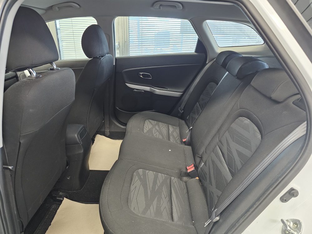 Kia Ceed  bei Hoffmann Automobile in Wolfsburg kaufen und sofort mitnehmen - Bild 5