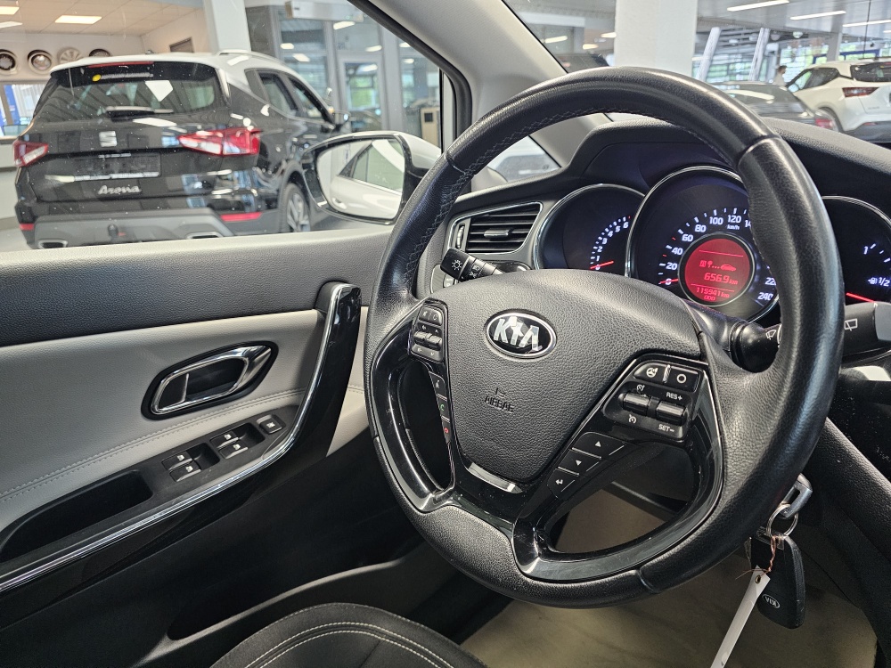Kia Ceed  bei Hoffmann Automobile in Wolfsburg kaufen und sofort mitnehmen - Bild 10