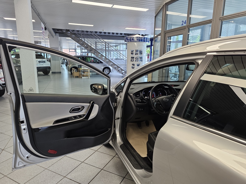 Kia Ceed  bei Hoffmann Automobile in Wolfsburg kaufen und sofort mitnehmen - Bild 14