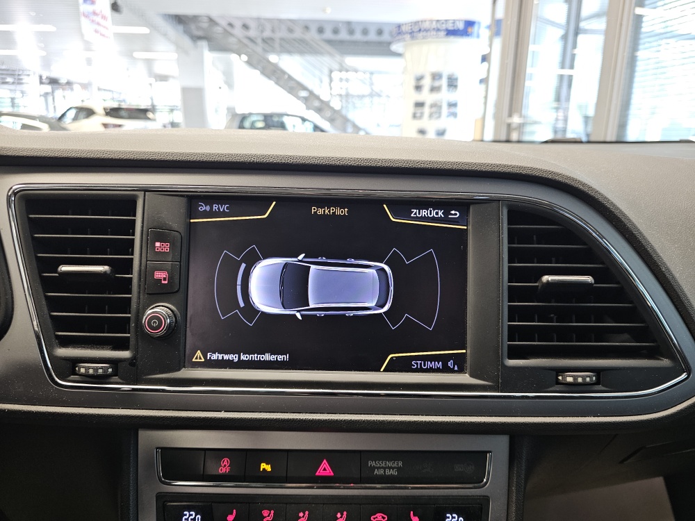 Seat Leon Sportstourer  ST  bei Hoffmann Automobile in Wolfsburg kaufen und sofort mitnehmen - Bild 11