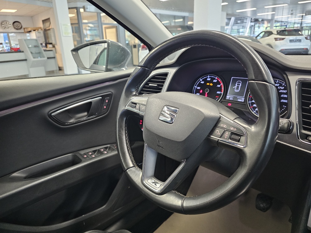 Seat Leon Sportstourer  ST  bei Hoffmann Automobile in Wolfsburg kaufen und sofort mitnehmen - Bild 12