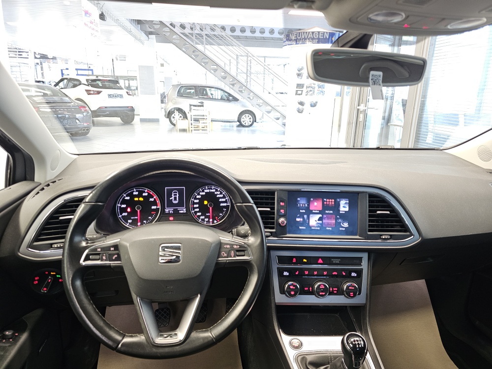 Seat Leon Sportstourer  ST  bei Hoffmann Automobile in Wolfsburg kaufen und sofort mitnehmen - Bild 13