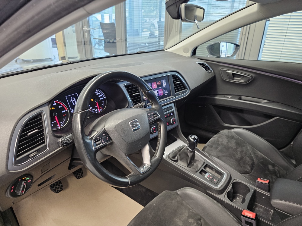 Seat Leon Sportstourer  ST  bei Hoffmann Automobile in Wolfsburg kaufen und sofort mitnehmen - Bild 14