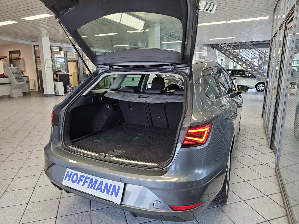 Seat Leon Sportstourer  ST  bei Hoffmann Automobile in Wolfsburg kaufen und sofort mitnehmen - Bild 2