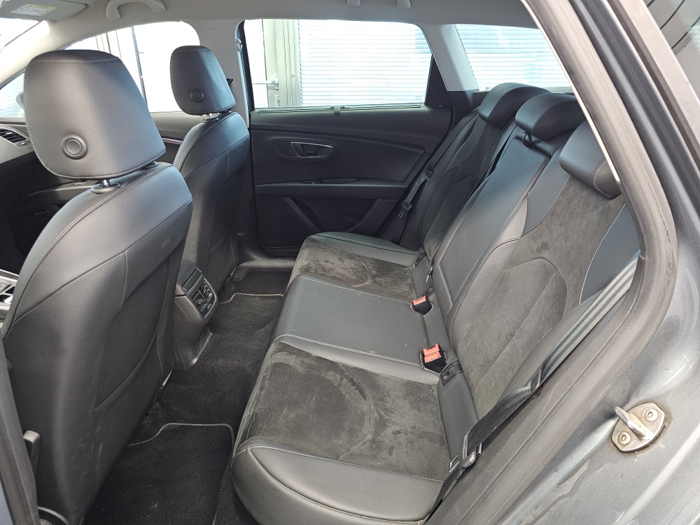 Seat Leon Sportstourer  ST  bei Hoffmann Automobile in Wolfsburg kaufen und sofort mitnehmen - Bild 5
