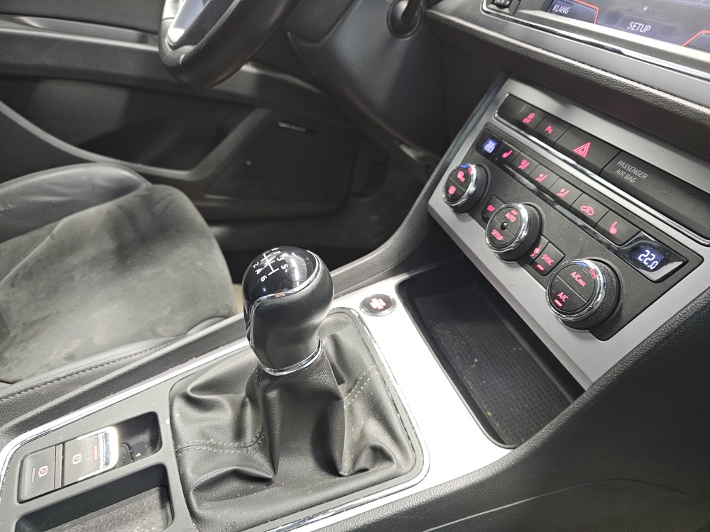 Seat Leon Sportstourer  ST  bei Hoffmann Automobile in Wolfsburg kaufen und sofort mitnehmen - Bild 7