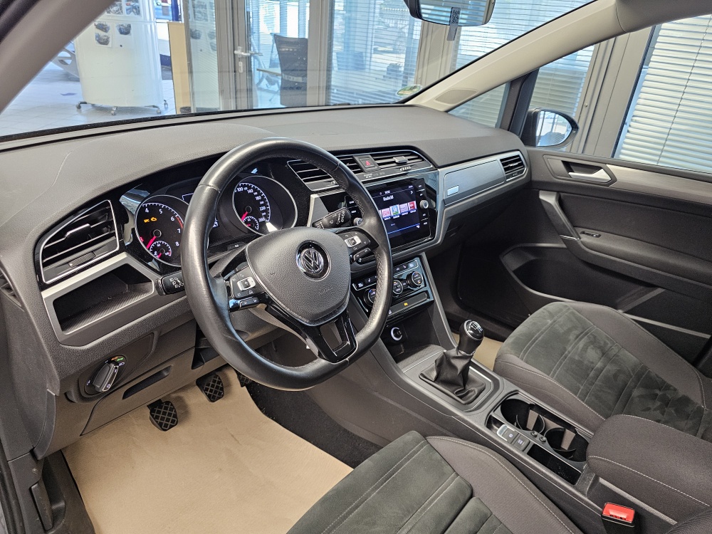 VW Touran  bei Hoffmann Automobile in Wolfsburg kaufen und sofort mitnehmen - Bild 16