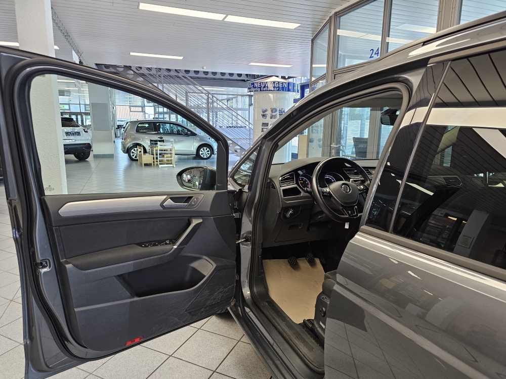 VW Touran  bei Hoffmann Automobile in Wolfsburg kaufen und sofort mitnehmen - Bild 18