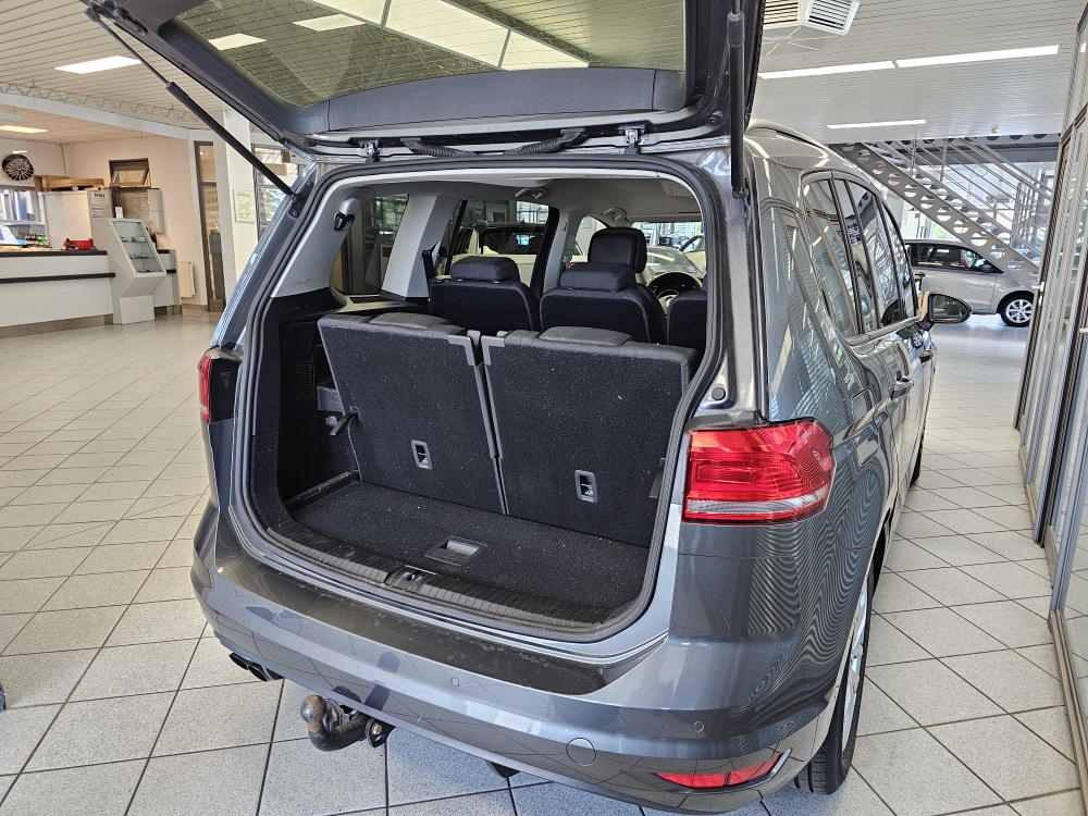 VW Touran  bei Hoffmann Automobile in Wolfsburg kaufen und sofort mitnehmen - Bild 2