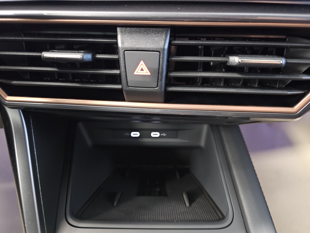 Cupra Formentor  bei Hoffmann Automobile in Wolfsburg kaufen und sofort mitnehmen - Bild 11