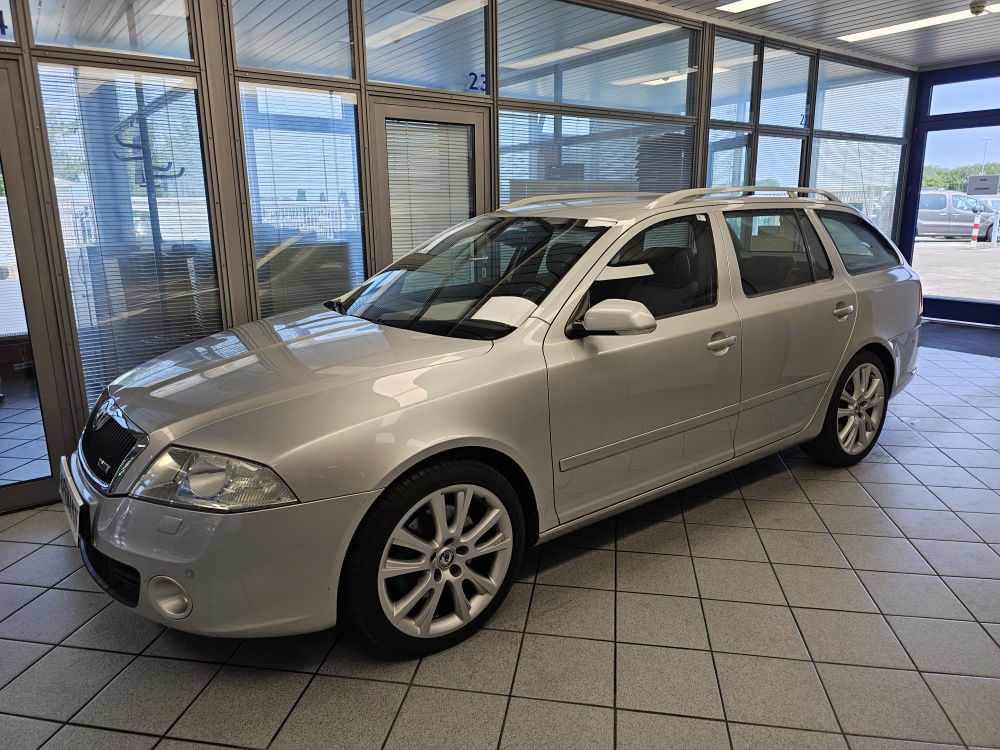 Skoda Octavia Combi RS für nur 3.300,- € bei Hoffmann Automobile in Wolfsburg kaufen und sofort mitnehmen