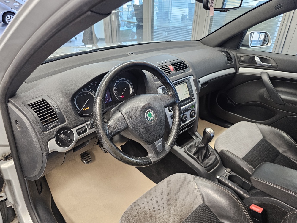 Skoda Octavia Combi  bei Hoffmann Automobile in Wolfsburg kaufen und sofort mitnehmen - Bild 9