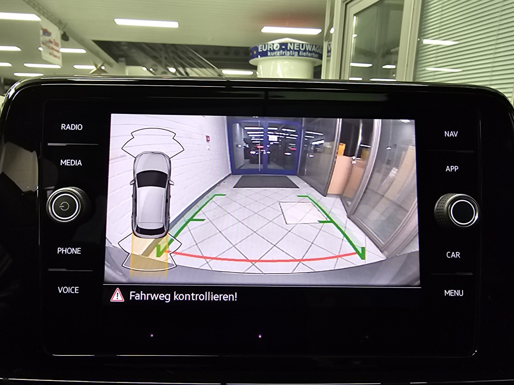 VW T-Roc  bei Hoffmann Automobile in Wolfsburg kaufen und sofort mitnehmen - Bild 20