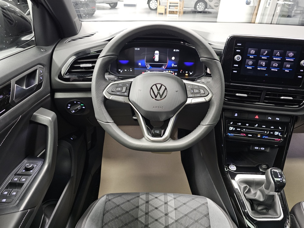 VW T-Roc  bei Hoffmann Automobile in Wolfsburg kaufen und sofort mitnehmen - Bild 24