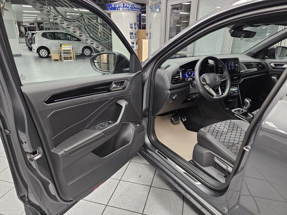 VW T-Roc  bei Hoffmann Automobile in Wolfsburg kaufen und sofort mitnehmen - Bild 29