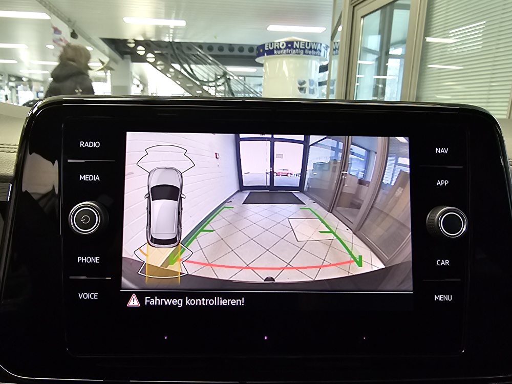 VW T-Roc  bei Hoffmann Automobile in Wolfsburg kaufen und sofort mitnehmen - Bild 20